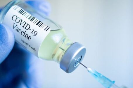 مخاطر الموجة الرابعة لكورونا في مصر والممنوعون من تلقي اللقاح