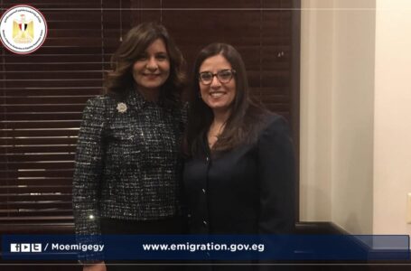 وزيرة الهجرة تهنئ أول قاضية مصرية بالولايات المتحدة لفوزها بجائزة “ماكلين”