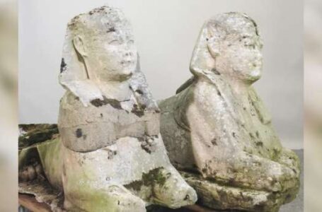 أسرة تبيع تمثالي زينة لأبو الهول بـ4 ملايين جنيه .. عمرهما 5000 عام