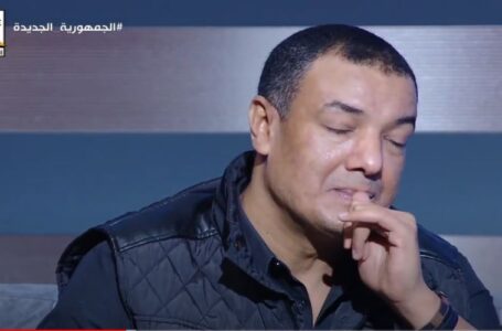 هشام الجخ يبكى على الهواء ويلقى قصيدة مؤلمة عن الأم.. فيديو