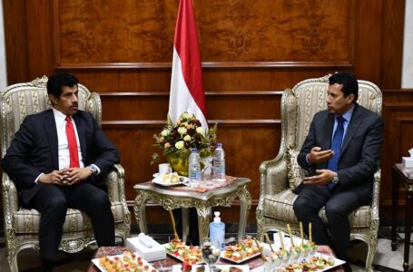 وزير الشباب والرياضة يلتقي السفير القطري بمصر لبحث التعاون المشترك