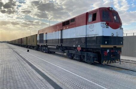 تسيير أول رحلة قطار حاويات من ميناء السخنة إلى بورسعيد