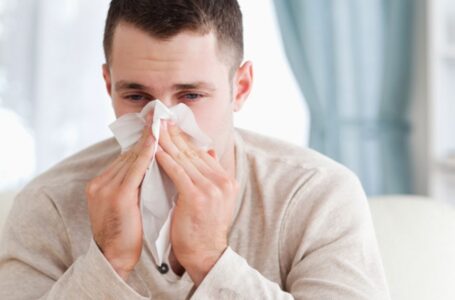 نصائح “الصحة” للمواطنين حال الشعور بأعراض نزلات البرد أو اشتباه كورونا