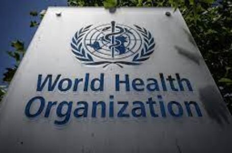 «الصحة العالمية» تحذّر من «تسونامي» إصابات بكوفيد قد ينهك أنظمة الصحة