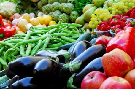 الغرف التجارية: انخفاض في أسعار الخضر والفاكهة والدواجن خلال نوفمبر الماضي