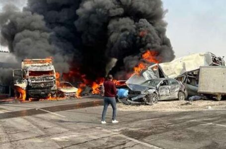 تفاصيل حادث الأوسطي المروع «تريلا» مجنونة تحول 10 سيارات إلى كوم صفيح (صور وفيديو)