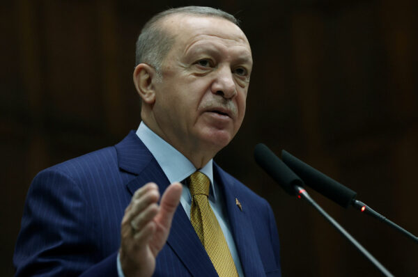 أردوغان يطالب الأتراك بتحويل مدخراتهم بالعملات الأجنبية إلى الليرة