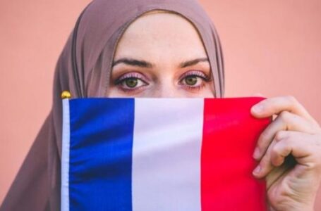مجلس شيوخ فرنسا يقر حظر ارتداء الحجاب في المنافسات الرياضية