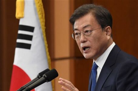 رئيس كوريا الجنوبية يصل إلى مصر .. والسيسي يستقبله غداً