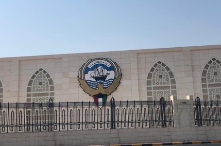 «الخارجية الكويتية» تدعو مواطنيها إلى تأجيل سفرهم