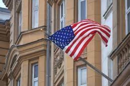 السفارة الأمريكية في روسيا تطلب من مواطنيها إعداد خطط للمغادرة
