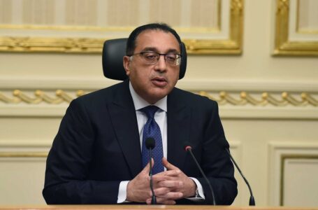 رئيس الوزراء يستعرض إجراءات تنشيط البورصة المصرية وجذب الاستثمارات الأجنبية