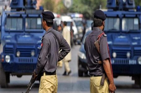 وصلت إلى 60 شخصا حصيلة قتلى الهجوم الانتحاري على مسجد في باكستان