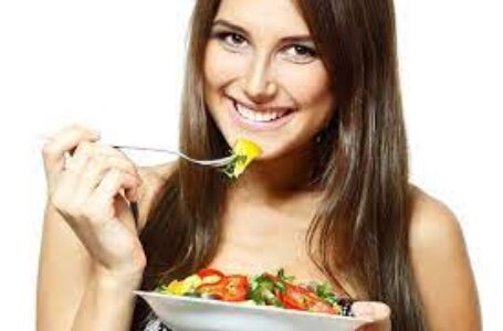 4 عادات غذائية يمارسها النحيفون تبقي وزنهم تحت السيطرة