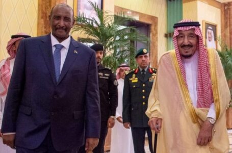 البرهان يزور السعودية ويجري مباحثات مع الملك سلمان