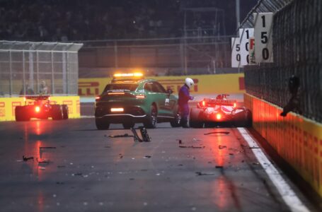 شوماخر يتعرض لحادث تصادم هائل خلال تجربة سباق السعودية لفورمولا1-