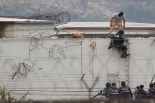 مصرع 20 شخصا اثر اندلاع أعمال شغب داخل سجن بالإكوادور