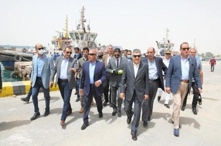 وزير النقل ورئيس هيئة قناة السويس يبحثان التعاون لبناء أسطول مصري