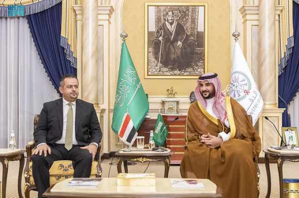 نائب وزير الدفاع السعودي: أكدت لرئيس الوزراء اليمني حرص التحالف على إحلال السلام