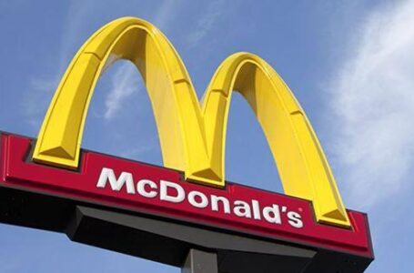 مقاضاة ماكدونالدز بسبب إعلانات “مضللة” عن حجم البرجر وتعويض 50 مليون دولار