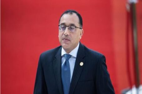 مدبولى يصل الجزائر لإطلاق الدورة الثامنة من اللجنة المشتركة العليا المصرية – الجزائرية