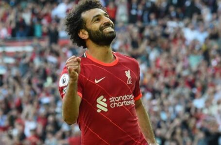 ليفربول يعلن فوز محمد صلاح بجائزة أفضل لاعب