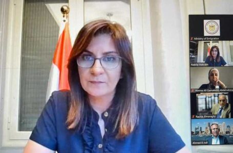 وزيرة الهجرة تطمئن علي الطبيب المصري المعتدى عليه في السعودية