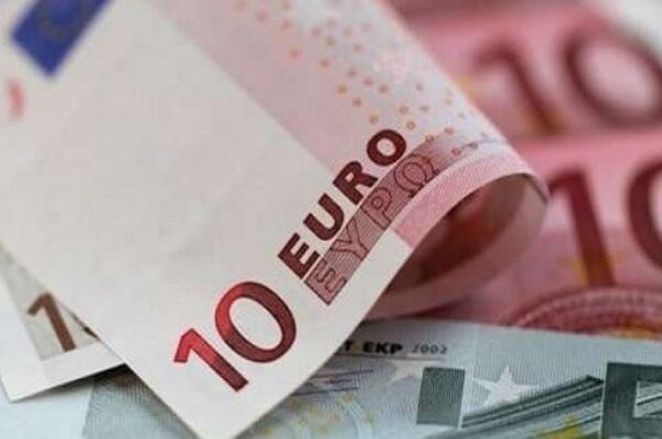 لأول مرة منذ 20 عاما انخفاض تاريخي لليورو