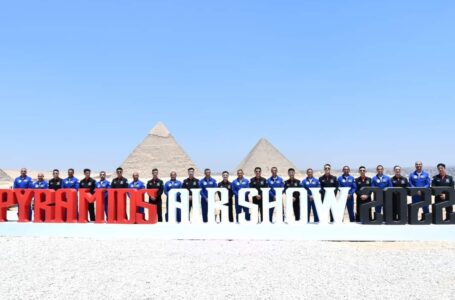 وفد طلاب جامعه عين شمس والطلاب ذوي الهمم يشهدان العرض الجوي Pyramids Air Show 2022 بمنطقة أهرامات الجيزة