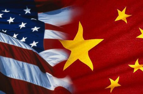 الصين تهدد واشنطن وتستدعي السفير الأمريكي ببكين