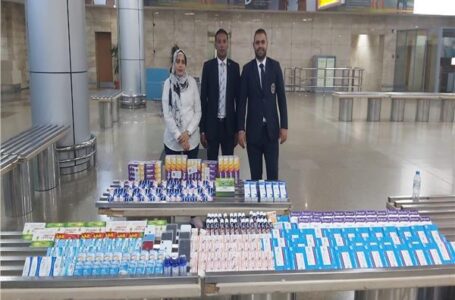 الجمارك تضبط محاولة تهريب كمية من الأدوية مع راكبة بمطار القاهرة