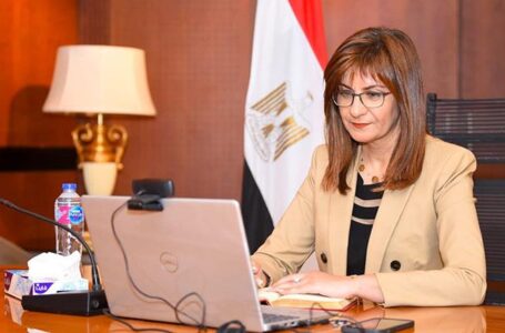 منشور السفيرة نبيلة مكرم وزيرة الهجرة يثير الجدل