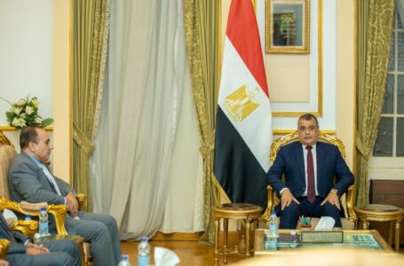 وزير الإنتاج الحربي يلتقي سفير مصر بكينيا