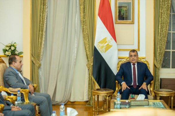 وزير الإنتاج الحربي يلتقي سفير مصر بكينيا