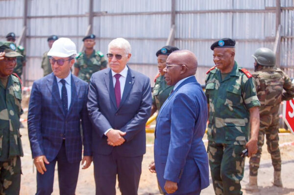 وزير الدفاع الكونغولي يتفقد مقر الوزارة الجديد