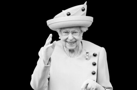 وفاة الملكة إليزابيث الثانية ملكة بريطانيا عن عمر 96 عامًا