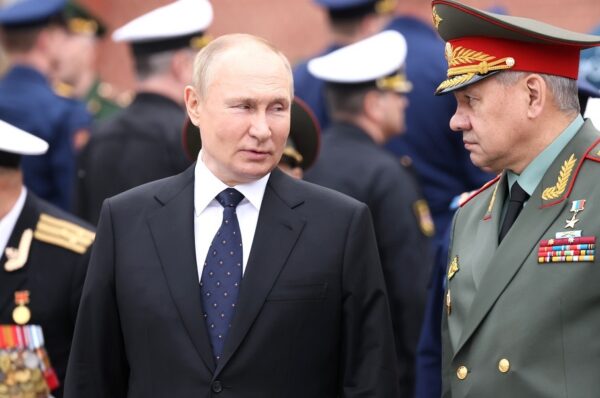 وزير الدفاع الروسي يعلن انتهاء التعبئة الجزئية لـ300 ألف شخص