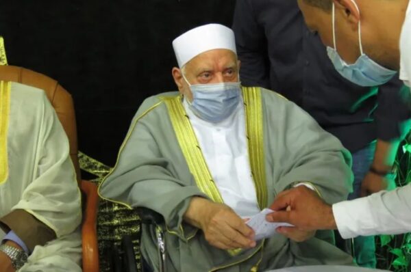 الكشف عن حقيقة نقل الدكتور أحمد عمر هاشم إلى المستشفى