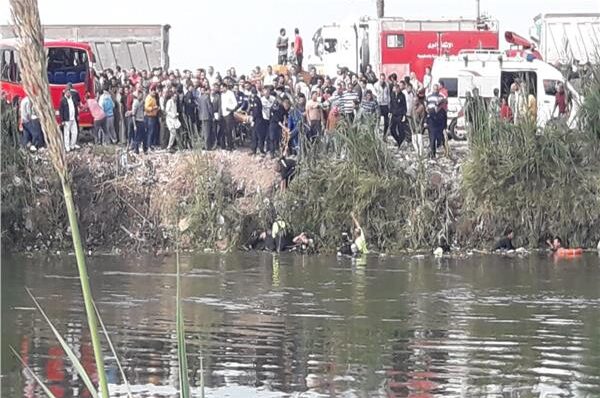 تفاصيل انقلاب أتوبيس في ترعة بالمنصورة اسفر عن قتلى غرقا