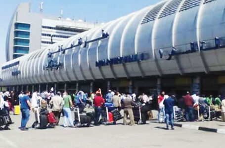 جثامين ضحايا غرق سفينة قبالة السواحل التونسية تصل مطار القاهرة