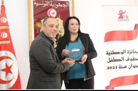 فوز التونسي زهير تراديت بجائزة حقوق الطفل بتونس
