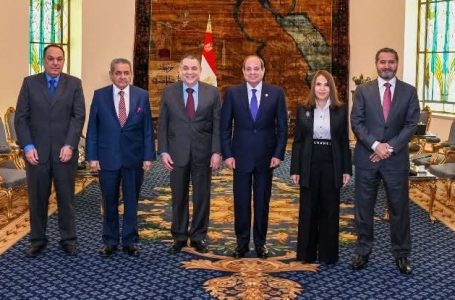 “شراكة الذهب: السيسي يستقبل وفدًا استثماريًا كويتيًا لفتح آفاق جديدة في الاقتصاد المصري”