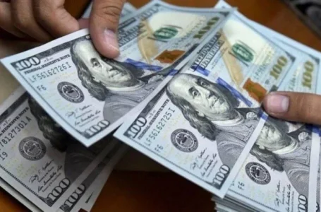 الأخضر بكام النهاردة؟ استقرار نسبي في سعر الدولار الجمعة 9 مايو 2025