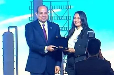 “مهرائيل مجدي من كابينة القيادة إلى منصة التكريم: أول قائدة قطار كهربائي تُكرَّم من الرئيس السيسي”