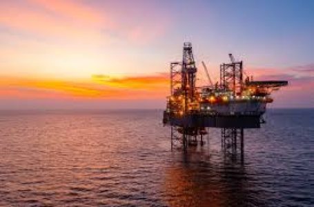 أزمة نووية وتوترات أمنية تدفع خام برنت فوق 70 دولارًا.”  