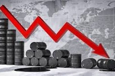 رغم التوترات في الشرق الأوسط.. أسعار النفط تواصل الهبوط عالميًا