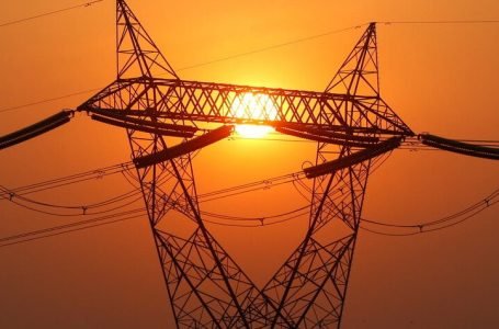 صفر تخفيف أحمال.. وعود حكومية بكهرباء مستقرة في صيف 2025