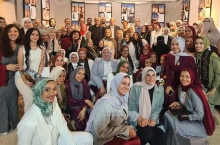 “أزياء تحكي تراثنا”.. طلاب حلوان يبدعون في دمج الموضة بالهوية الثقافية