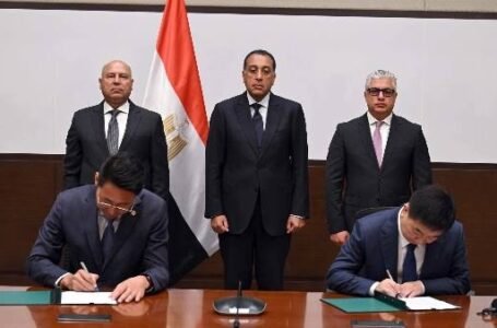 مصر توقع عقد إنشاء مصنع إطارات صيني باستثمارات مليار دولار في قناة السويس