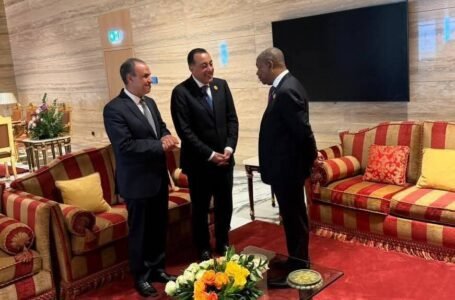 مدبولي في لواندا: رئيس أنجولا يرحب برئيس الوزراء المصري اللافت في القمة السابعة بين الاتحادين الإفريقي والأوروبي